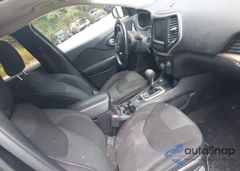 2017 Jeep Cherokee Latitude 4X4 z USA, uszkodzony, nr VIN 1C4PJMCS5HW555681